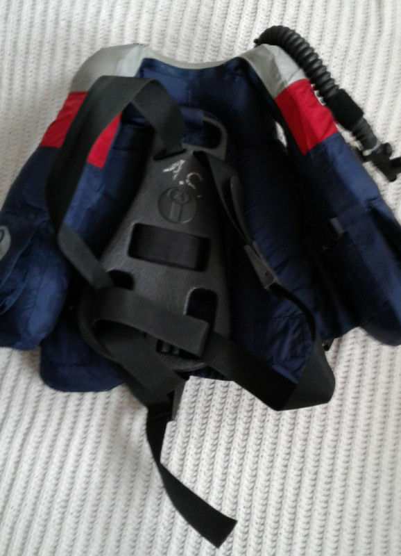 Plongée sous-marine - Veste de compensation U.S.  Divers dans Sports nautiques  à Laurentides - Image 2