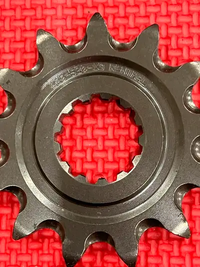 NEW Renthal oem 289-520-13 Kawasaki KX 250 Yamaha YZ 250 WR 450 520 chain size 13 tooth gear May fit...