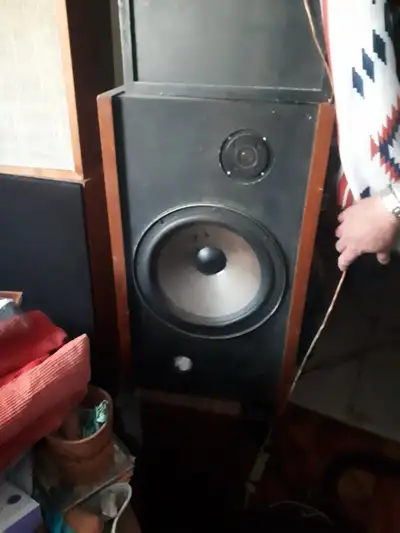 20.	ESS Tempest speakers mint $500, View more