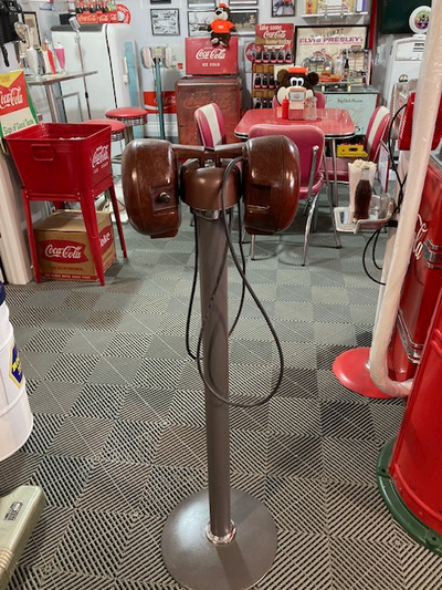 VERY RARE 1940's DRIVE IN SPEAKER MADE IN CHICAGO BY MOTIOGRAPH. IT IS MADE OF BAKELITE, REFURBISHED...