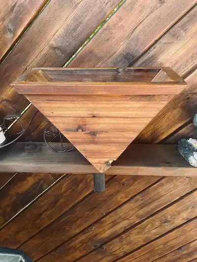 CEDAR WALL PLANTER – NEW Handcrafted, View more
