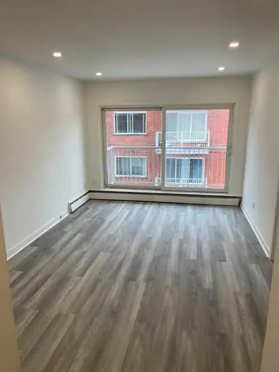 STUDIO 2 ½ Apt  Visite entre 11:00 et 3:00