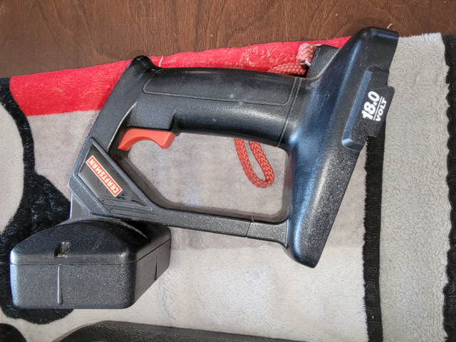 Craftsman 18 Volt set, needs batteries in Power Tools in Saskatoon - Image 2