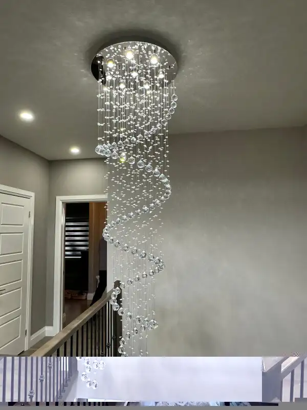 Gorgeous Crystal Chandeliers Available in Indoor Lighting & Fans in City of Montréal - Image 4