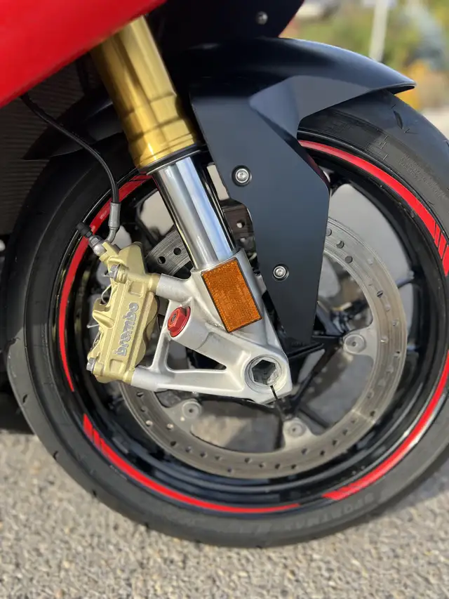 BMW S1000RR in Sport Bikes in Calgary - Image 10