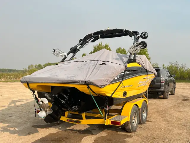2012 CROWNLINE 215 SS 5.7 V8 BOAT in Powerboats & Motorboats in Winnipeg - Image 4