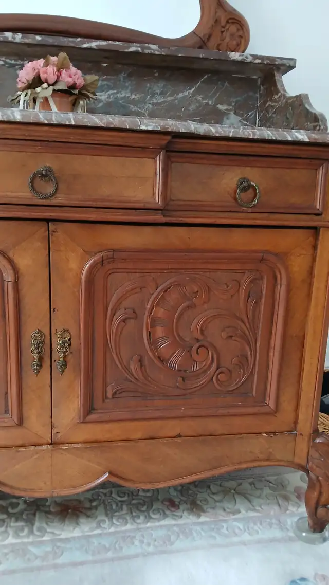 Meuble art nouveau avec miroir et dessus en marbre in Dining Tables & Sets in Longueuil / South Shore - Image 6