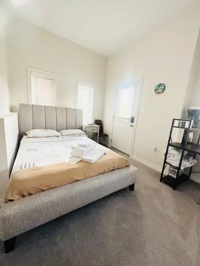 Bachelor/Student rental, no shared living!
