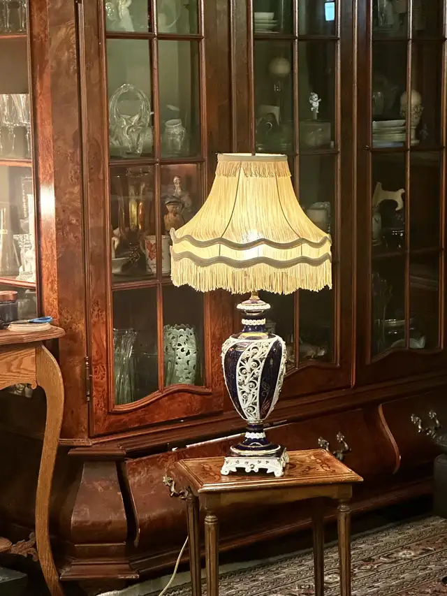 superbe lampe vintage Capodimonte collection 30"h in Indoor Lighting & Fans in City of Montréal - Image 3