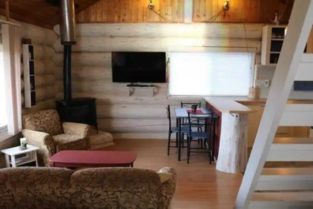 fully furnished log cabin in 100 Mile House in British Columbia in Canada - Image 4