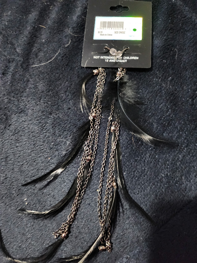 Brand New  Black Feather Earrings in Jewellery & Watches in Thunder Bay - Image 3