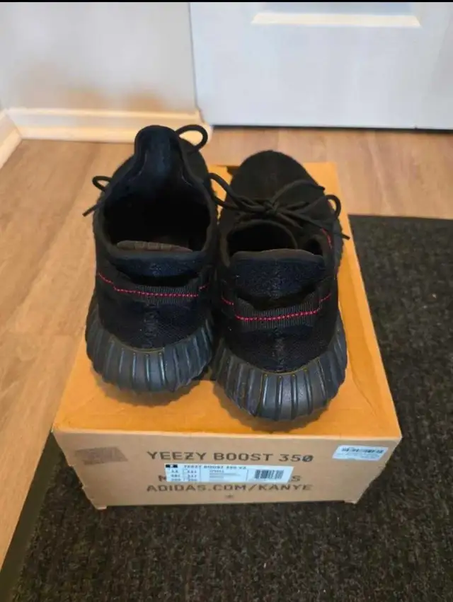 YEEZY 350 V2 BRED in Men's Shoes in Ottawa - Image 4