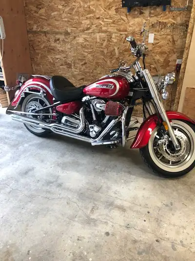 2009 Yamaha Road Star. Approx 15000 km. Barely ridden. Original owner did a slight customizing with...