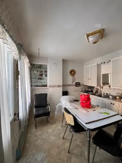 tout à donner ! appartement complet , View more
