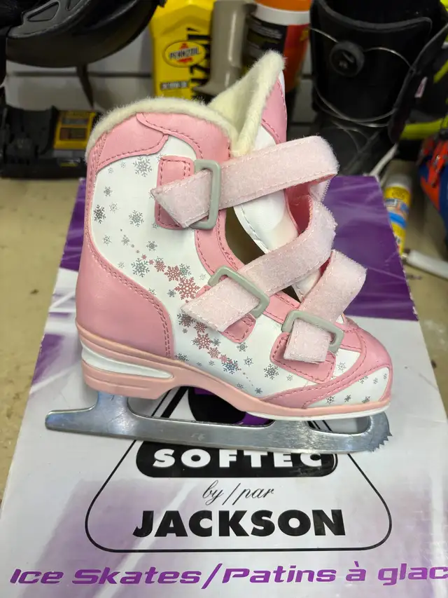 Ice Skates, Toddler size 11 in Skates & Blades in Owen Sound - Image 2