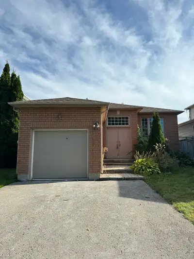 South/East 3Bed+1Bath+2Parkins for Rent Aug 1st