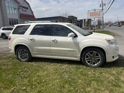 GMC Acadia Denali – Blanc Diamant – Tout équipé 239000KM Acheté neuf en 2011 / une seule propriétair...
