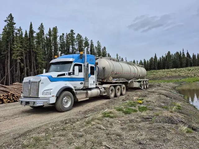 kenworth t880 tanker  in Heavy Trucks in Fort St. John - Image 2