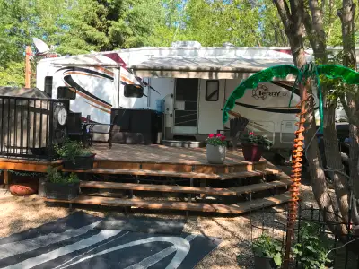 This gorgeous double lot ideally located 5mins walk to the beach. Is only a 50mins drive from Saskat...