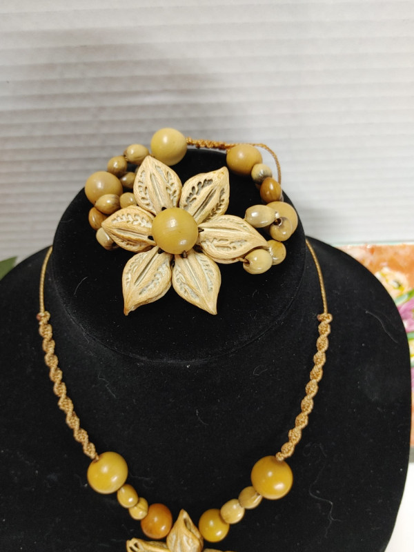 Plant Seed Necklaces & Bracelet Vintage Handmade Natural Jewelry dans Bijoux et montres  à Brockville - Image 2