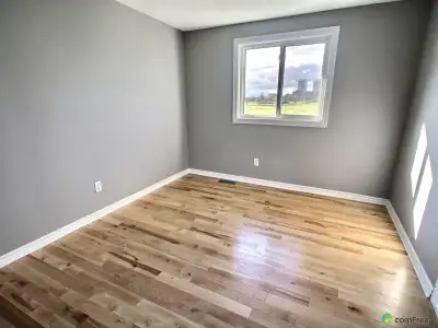 Student Female Bedroom 4 rent near Carleton & Algonquin - Sept 1