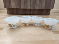 Ensemble rétro de 4 bols à dessert en verre de lait d'opaline