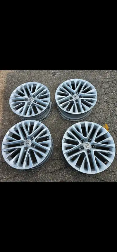 Set of 4 original 18" lexus ES, IS rims in good shape, no bend, no cracks, no damage, no curb rash....