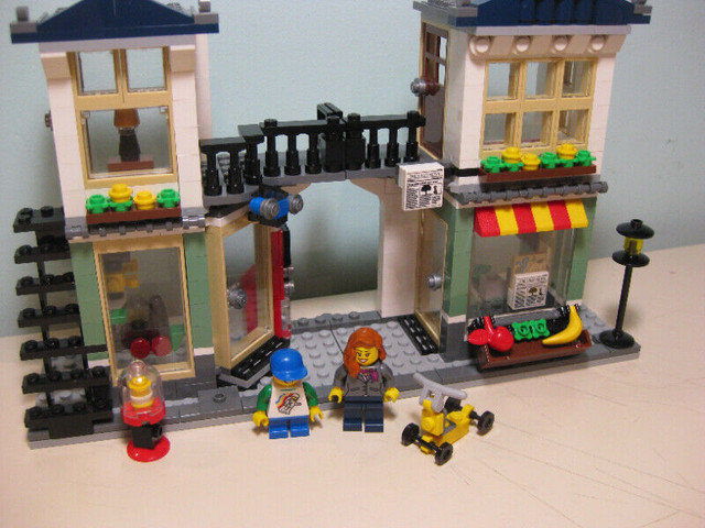 Lego Creator Toy & Grocery Shop 3-in-1 complete w/ manual, box in Toys & Games in Ottawa - Image 3