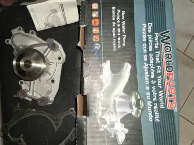 Pompe à eau ,timing belt et 3 bougies . Tout est neuf . Compatibles avec plusieurs modèles v6 3 lt d...