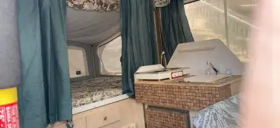 Petit frigo,poêle 2 ronds,chauffage,proprane,électrique 2/ grands lit quenn,double,et un simple,avec...