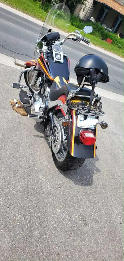 2007, limited edition, 26/75 made! Custom paint, excellent condition, around 17000 kms. Two owners,...