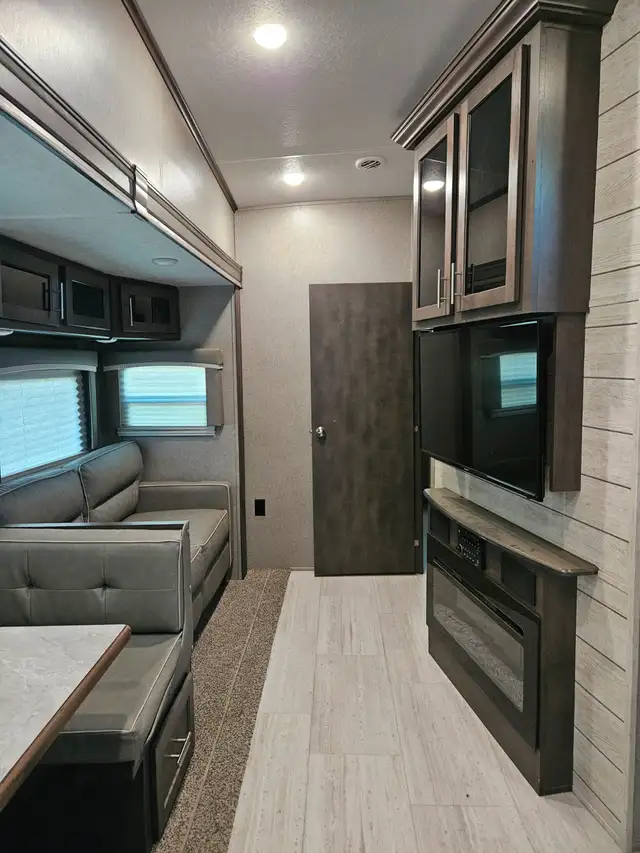 2020 Rockwood  5th Wheel in Travel Trailers & Campers in Regina - Image 10
