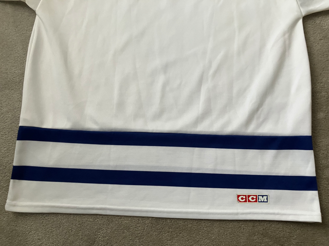 CCM Maple Leaf Jersey in Hockey in Renfrew - Image 6