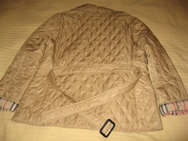Women's Burberry Quilted Jacket in Women's - Tops & Outerwear in City of Toronto - Image 11