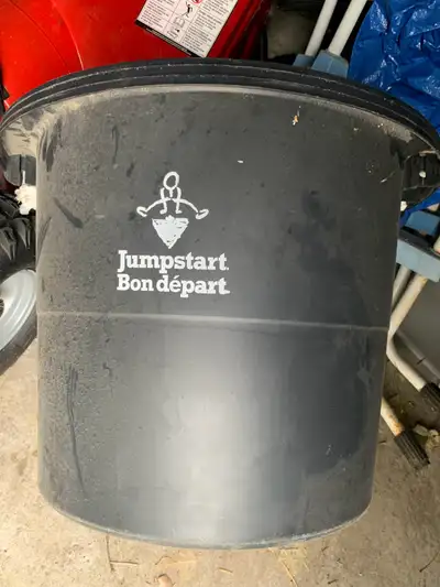 Large bucket, new never used it.