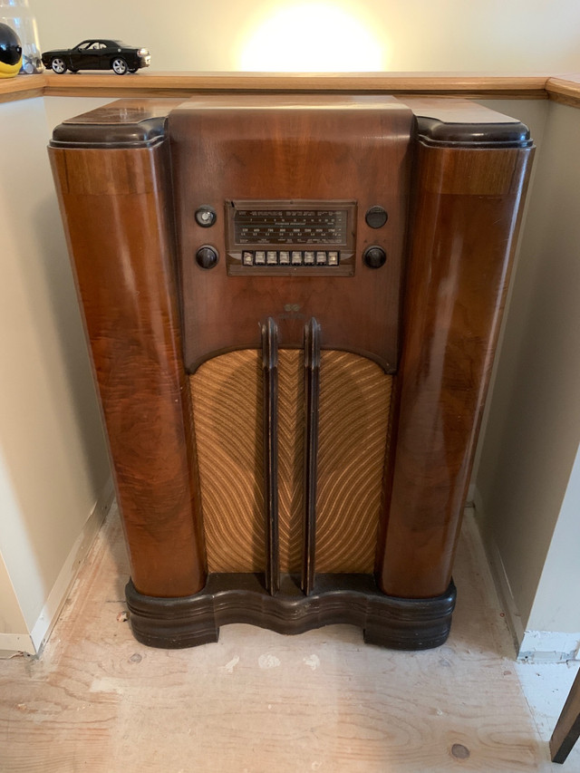Radio Antique RCA Victor antique radio dans Art et objets de collection  à Ville de Montréal