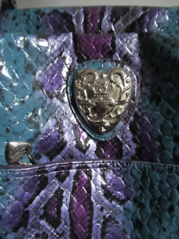 large handbag in Women's - Bags & Wallets in City of Montréal - Image 4