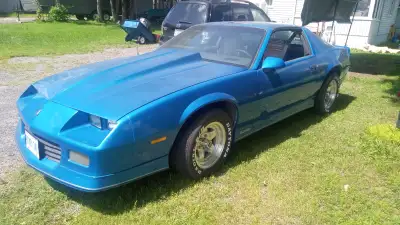 V-8 T-ROOF AUTOMATIC POWER WINDOWS LESS THAN 5000KM ON ENGINE
