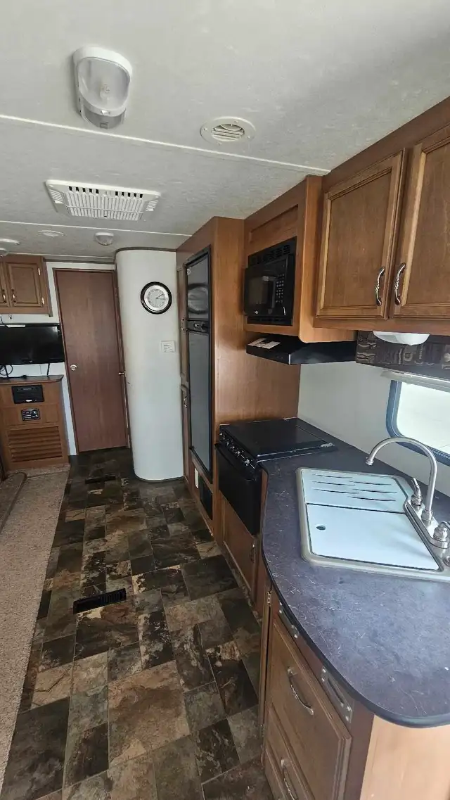 2013 Starcraft Travel Trailer in Travel Trailers & Campers in Cranbrook - Image 7