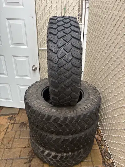 4 pneus LT 255/75R/17 Firestone destination encore avec 13/32