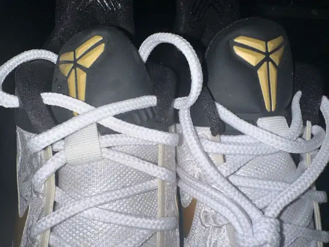 Nike Kobe a.d i.d bhm Size 8 in Men's Shoes in City of Toronto - Image 7