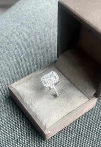 Stunning & brand new 2.8 ct Radiant Cut Lab Diamond ring!