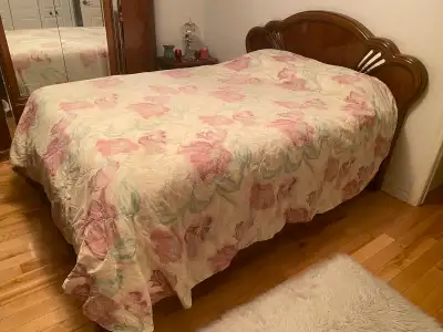 Floral bed cover for queen size bed! Bed not included!, View more