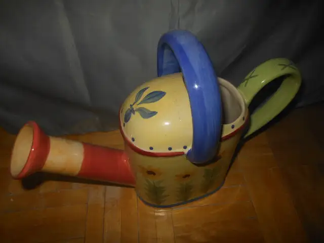 Watering can in Plants, Fertilizer & Soil in City of Montréal - Image 4