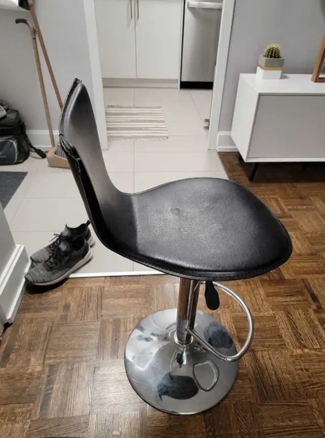 2 Black Swivel Bar Stools in Chairs & Recliners in City of Toronto - Image 4