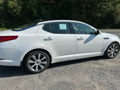 Kia Optima EX 2012 . Un seul propriétaire. Ce véhicule est comme s’il avait 6 mois d’usage. N’a jama...