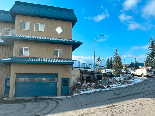 500 sqft heated storage space in Commercial & Office Space for Rent in Banff / Canmore