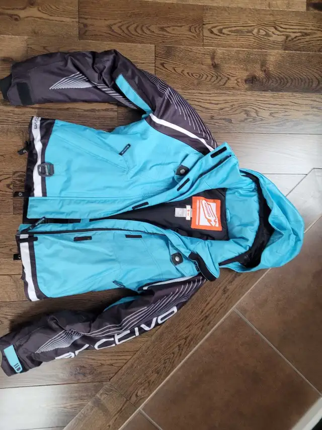 Arctiva - Women's XS - Winter Jacket in Women's - Tops & Outerwear in Kitchener / Waterloo - Image 4