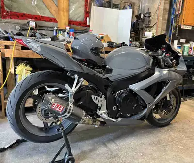 selling my 2008 gsxr 600 35k kms mechanically mint power commander tuned for 91 and yoshimura slip o...
