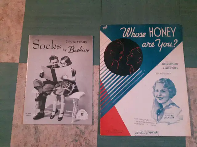 2 Vintage Books/2 Retro Books/2 Vintage Magazines62864743681283121